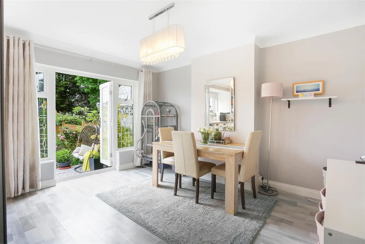 Anglesey Gardens, Carshalton, Surrey, SM5 3JE, photo 9