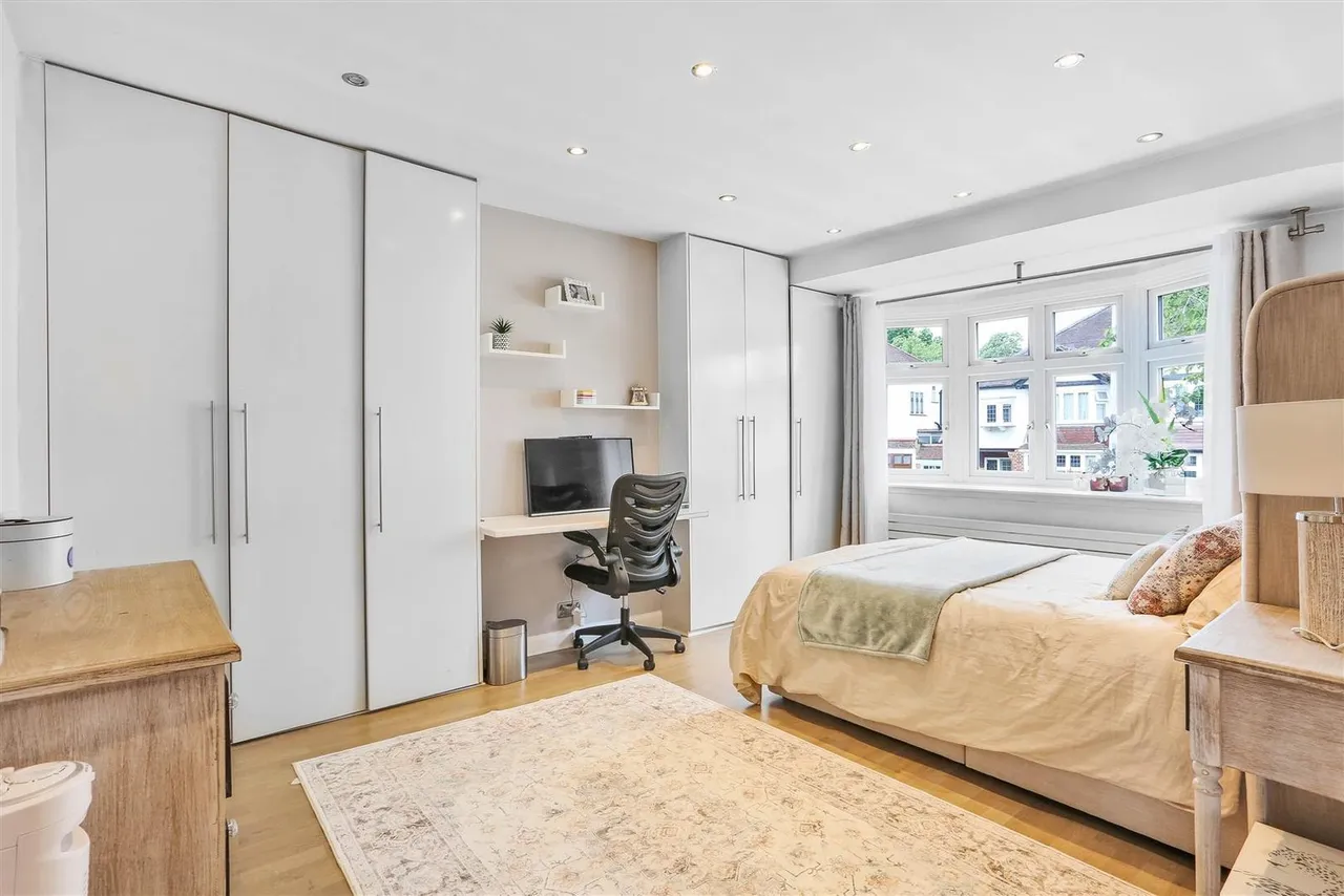 Anglesey Gardens, Carshalton, Surrey, SM5 3JE, photo 17