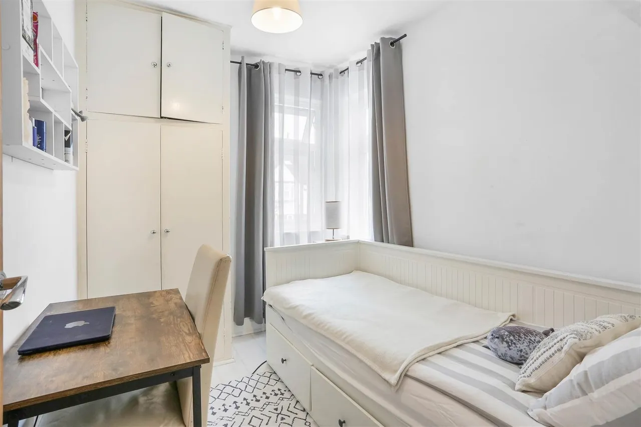 Anglesey Gardens, Carshalton, Surrey, SM5 3JE, photo 21