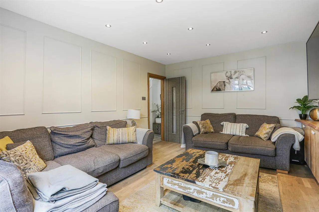 Anglesey Gardens, Carshalton, Surrey, SM5 3JE, photo 4