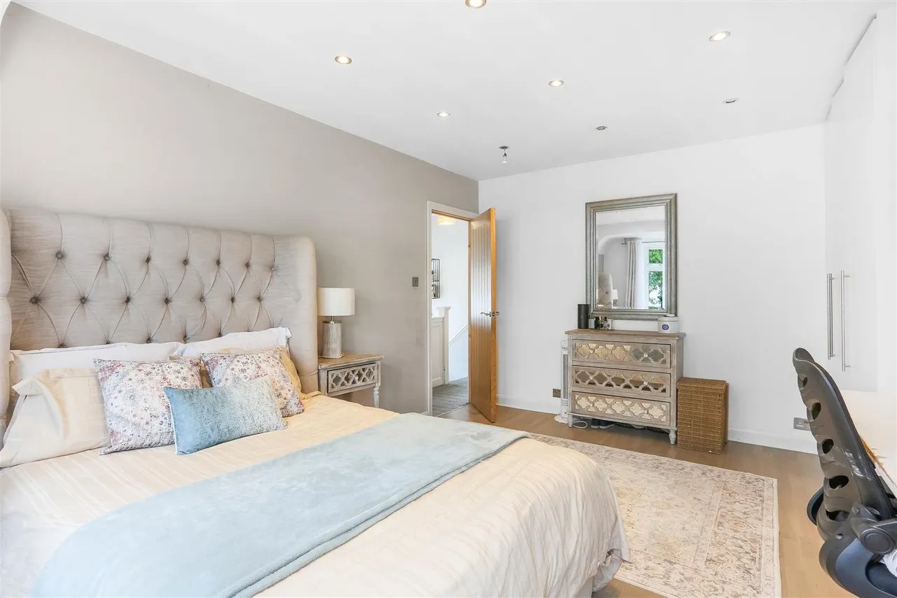 Anglesey Gardens, Carshalton, Surrey, SM5 3JE, photo 16