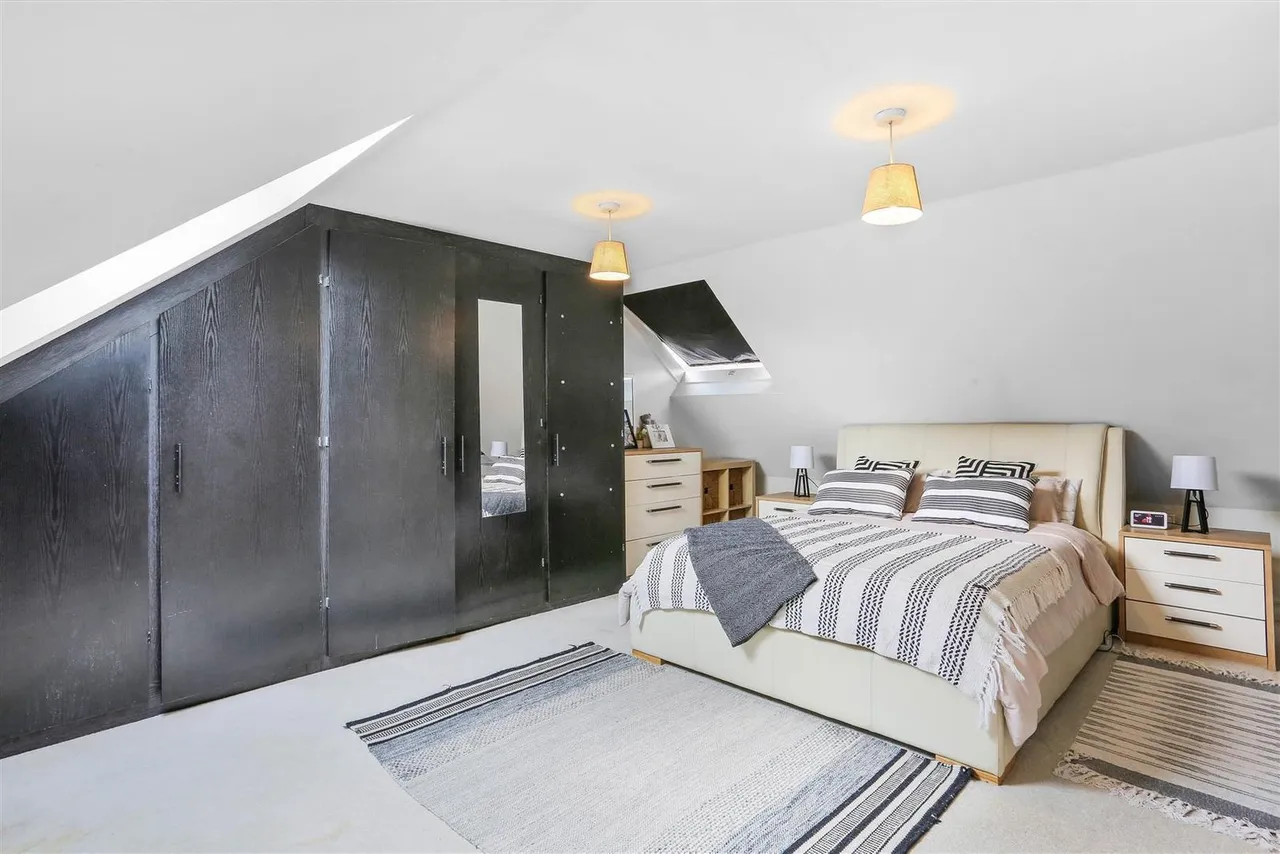 Anglesey Gardens, Carshalton, Surrey, SM5 3JE, photo 25