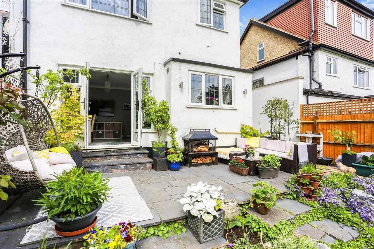 Anglesey Gardens, Carshalton, Surrey, SM5 3JE, photo 14