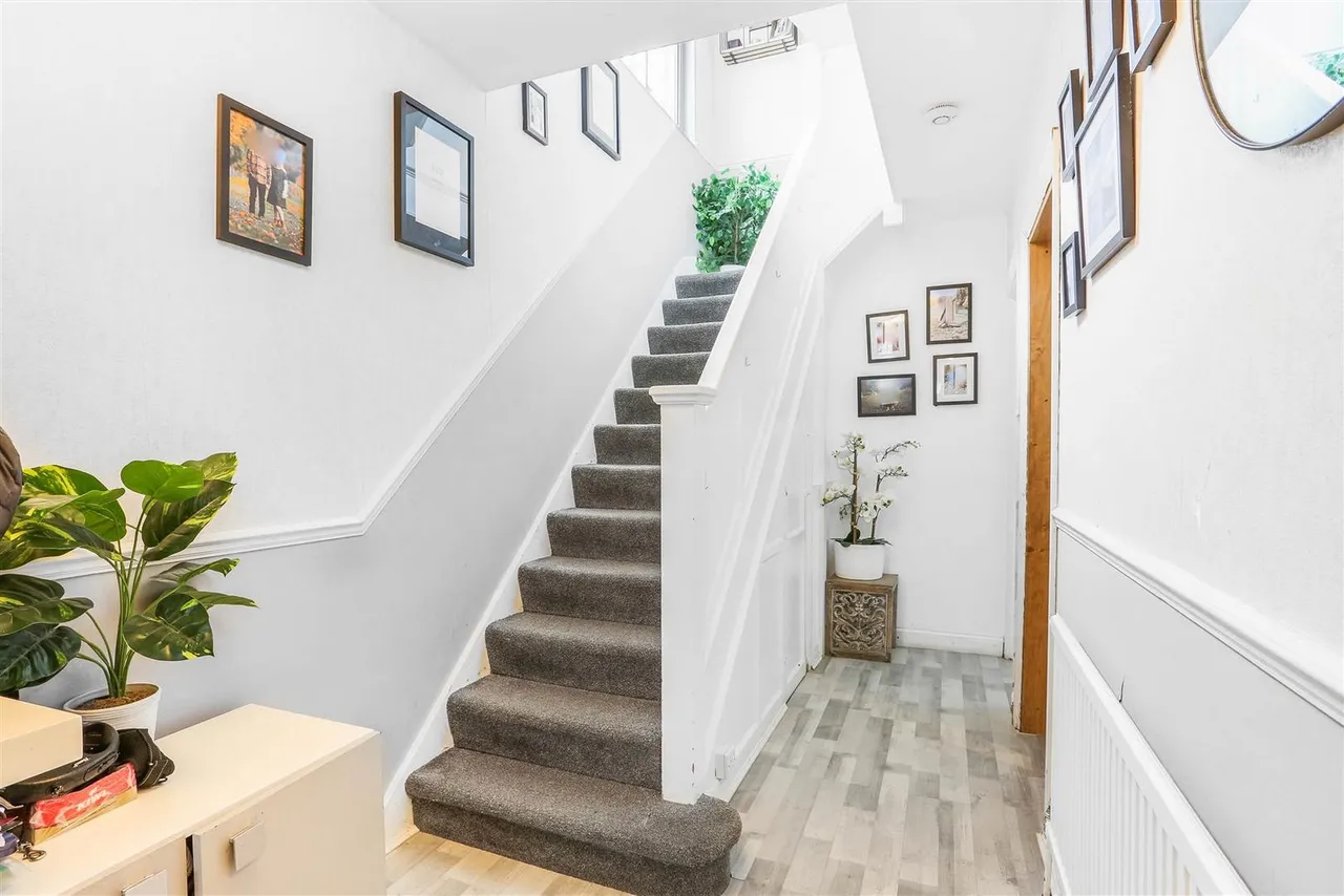 Anglesey Gardens, Carshalton, Surrey, SM5 3JE, photo 15