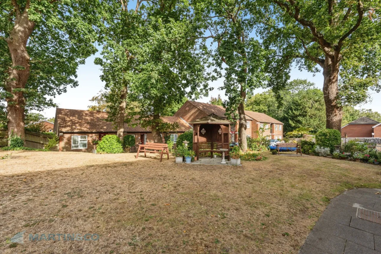 Halleys Court, Woking, Surrey, photo 8