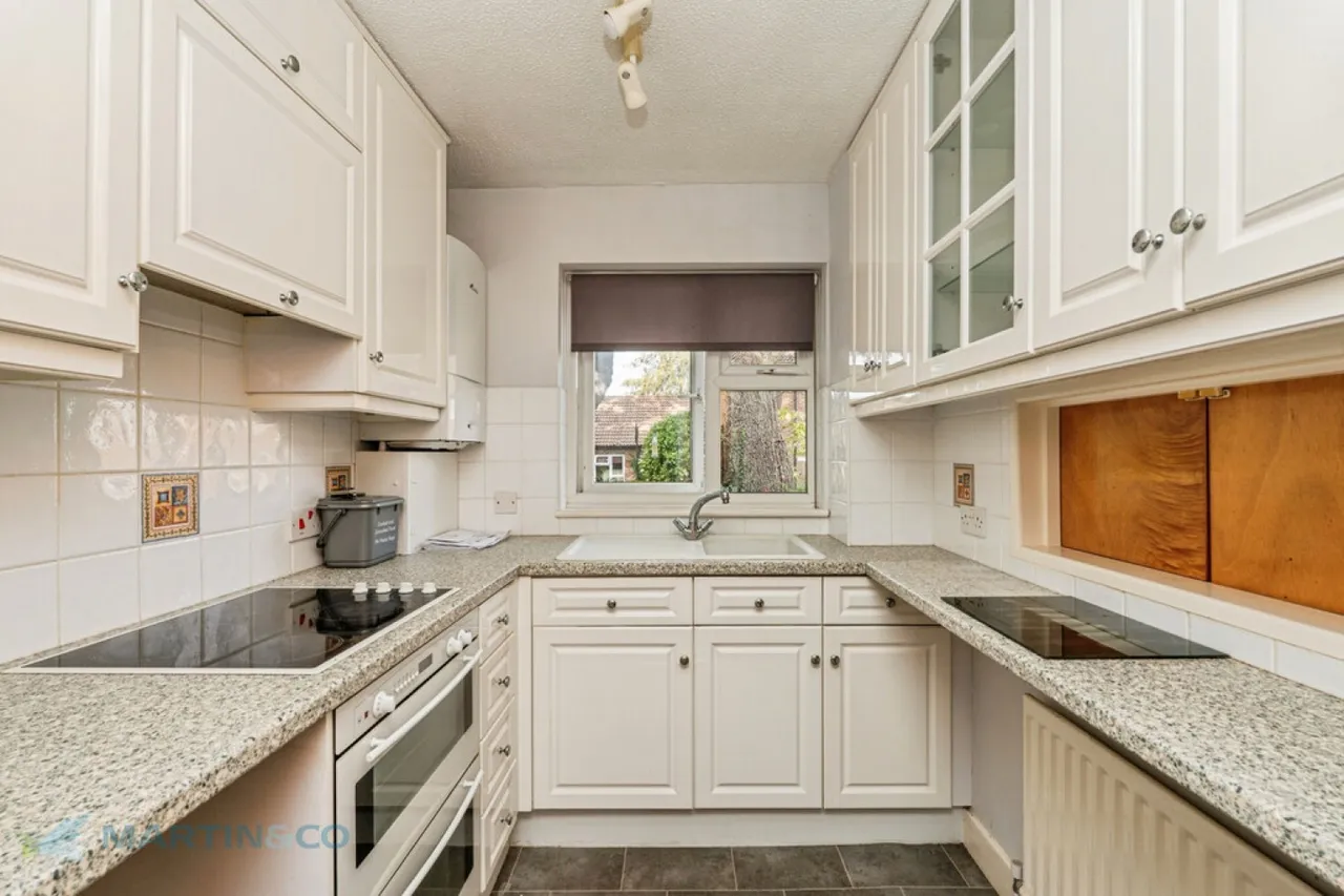 Halleys Court, Woking, Surrey, photo 2