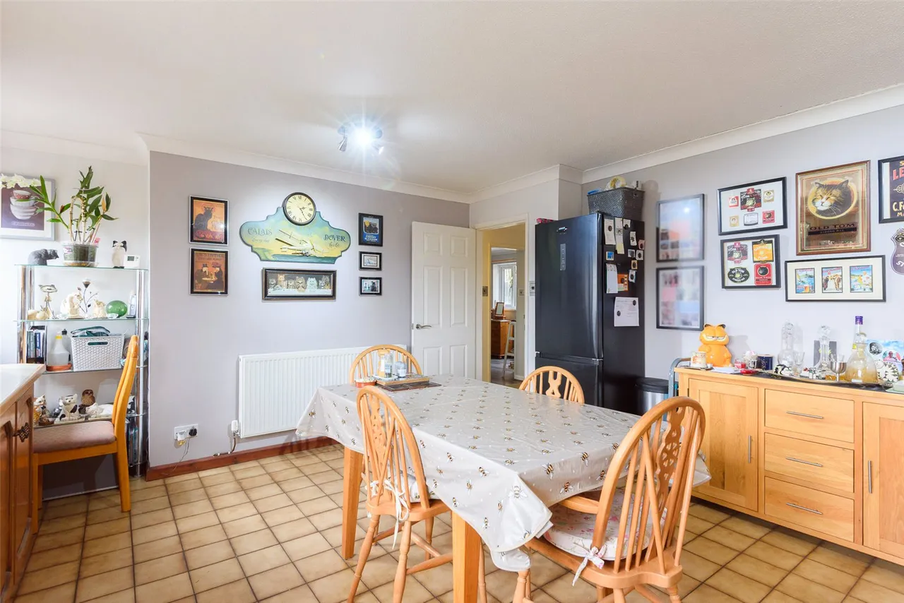 Hillside Avenue, Newtown, Powys, SY16 2PS, photo 4