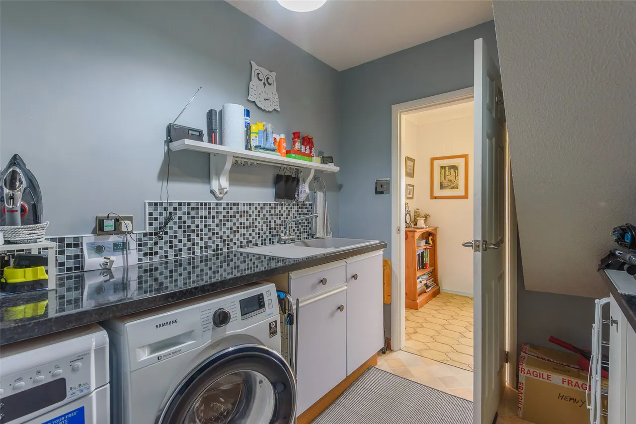 Hillside Avenue, Newtown, Powys, SY16 2PS, photo 8