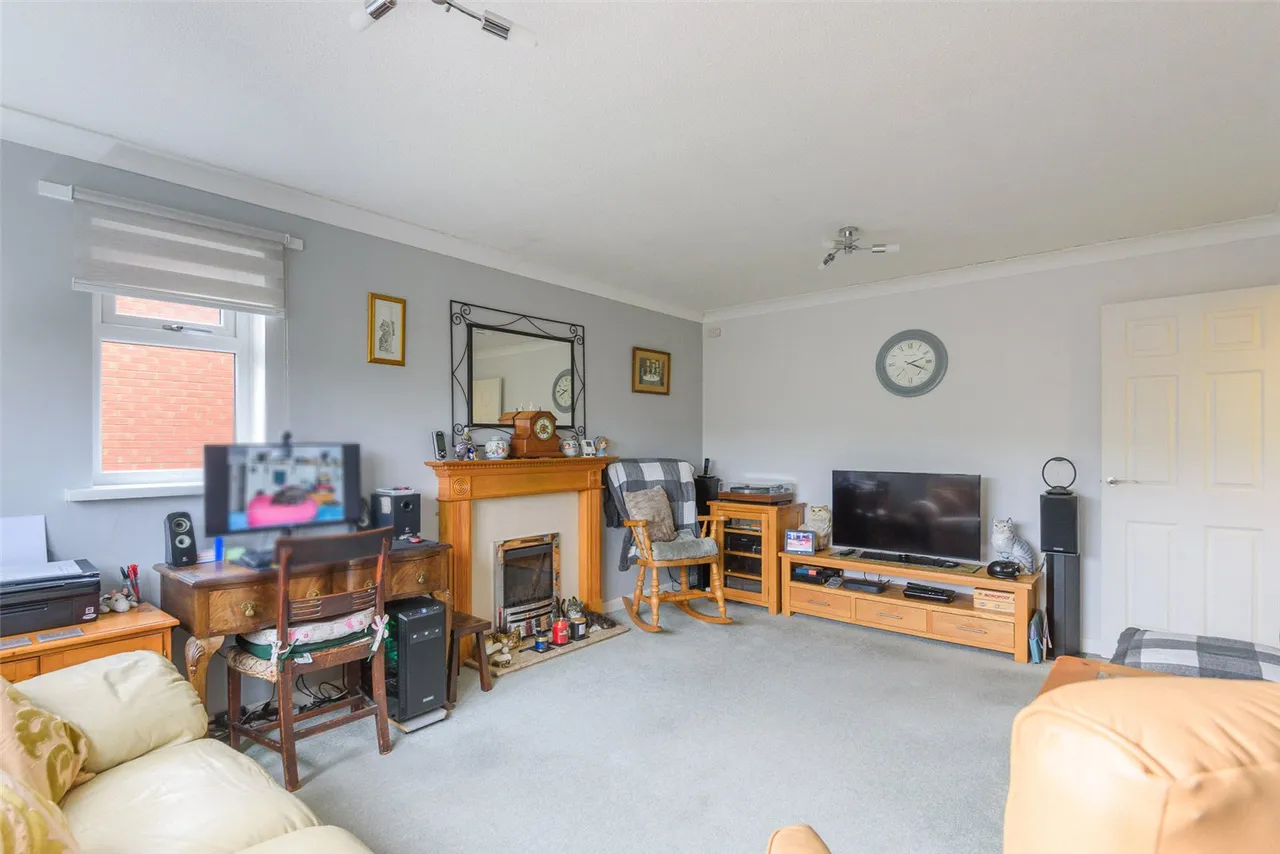Hillside Avenue, Newtown, Powys, SY16 2PS, photo 6