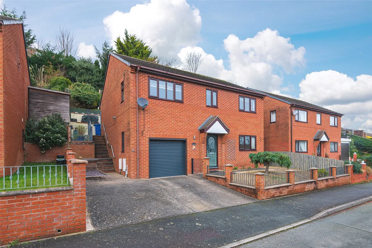 3 bed house for sale — Hillside Avenue, Newtown, Powys, SY16 2PS