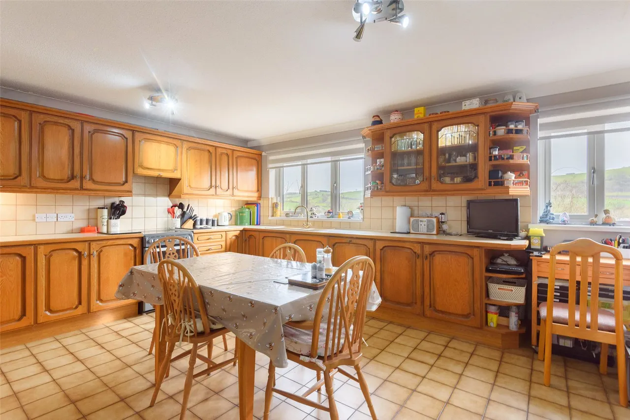 Hillside Avenue, Newtown, Powys, SY16 2PS, photo 2