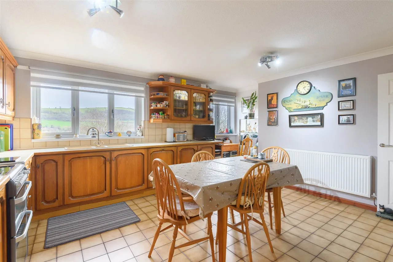 Hillside Avenue, Newtown, Powys, SY16 2PS, photo 3