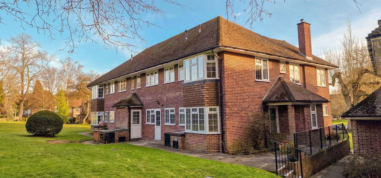 The Glen, Northwood, HA6 2UR, photo 11