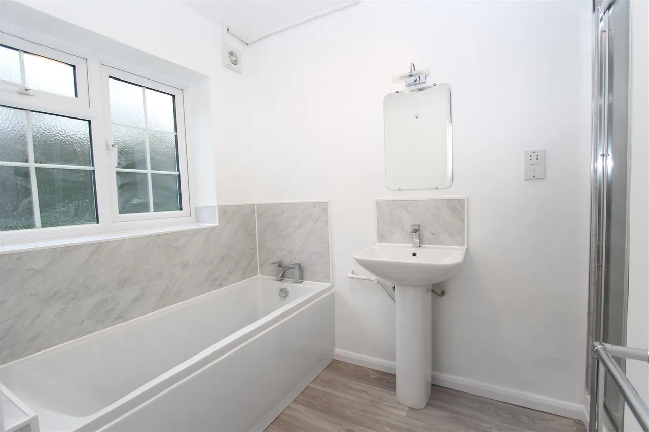 The Glen, Northwood, HA6 2UR, photo 7