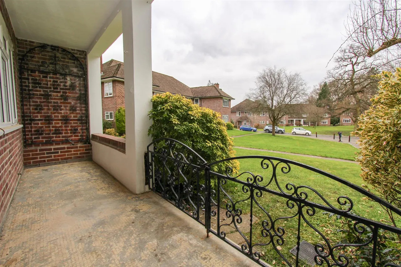 The Glen, Northwood, HA6 2UR, photo 9