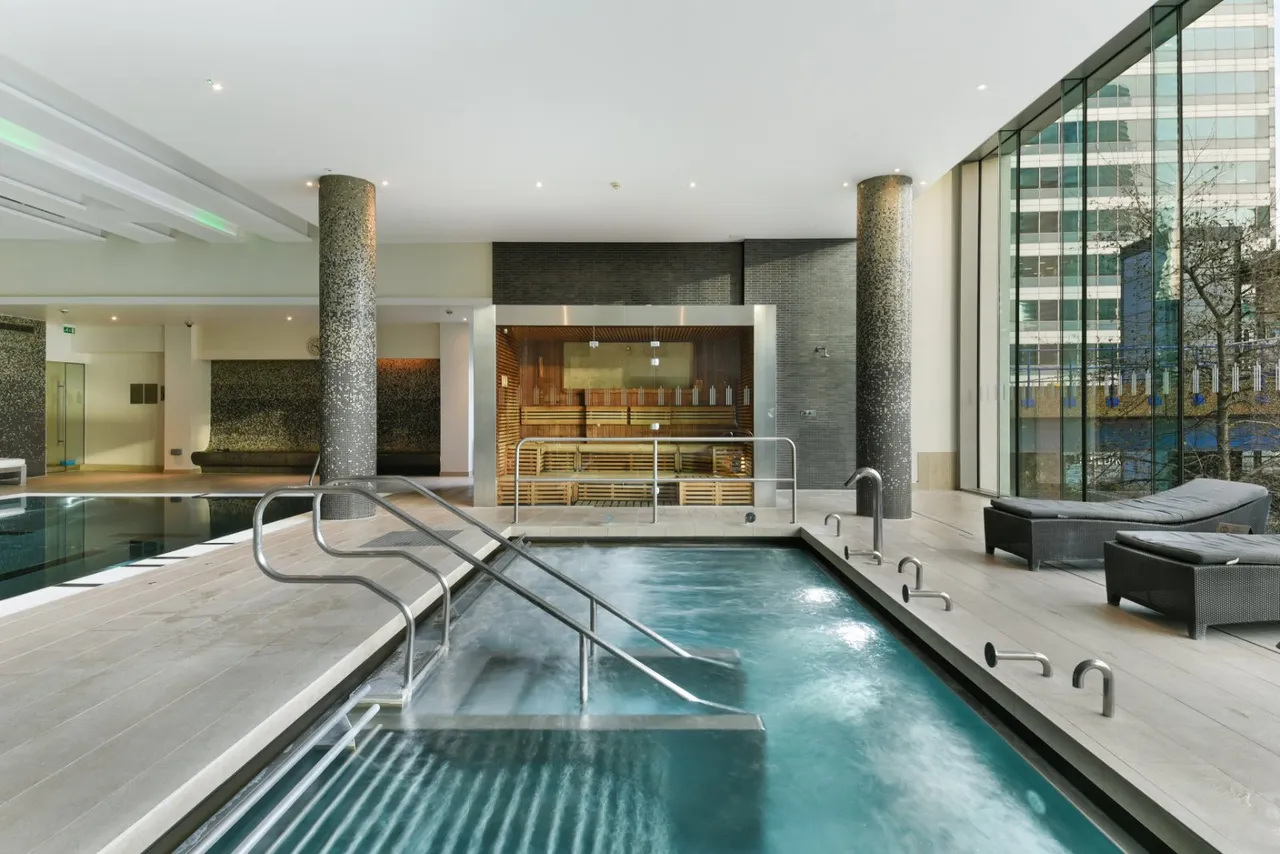 Pan Peninsula Square, Canary Wharf, E14, photo 16