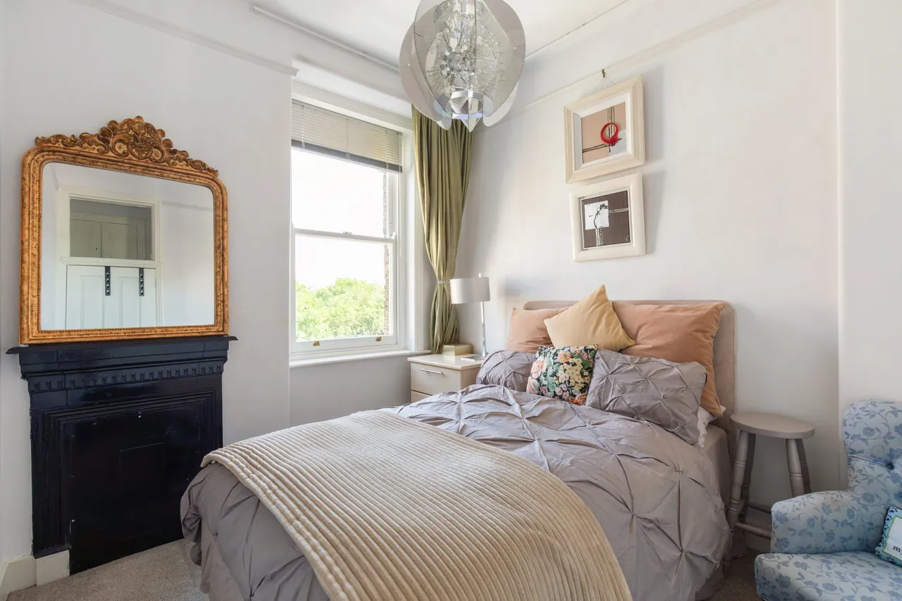 2 bed flat for sale — Albert Palace Mansions, Battersea Park SW11