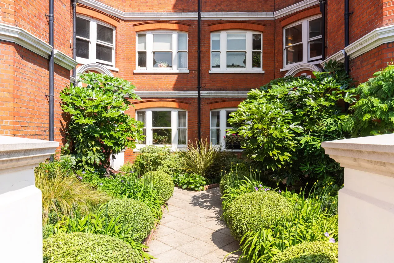 Albert Palace Mansions, Battersea Park SW11, photo 10