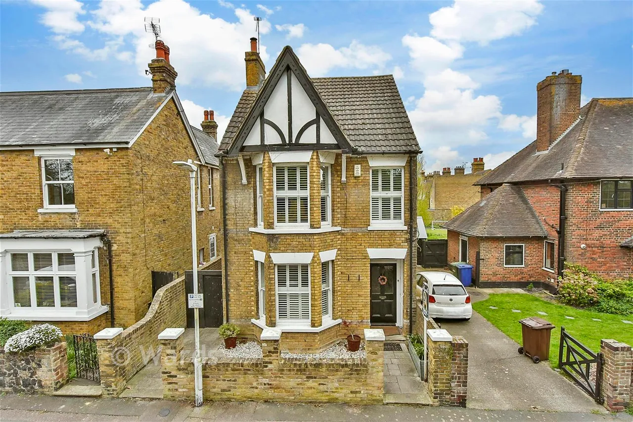 4 bed house for sale, Albany Road, Sittingbourne, ME10