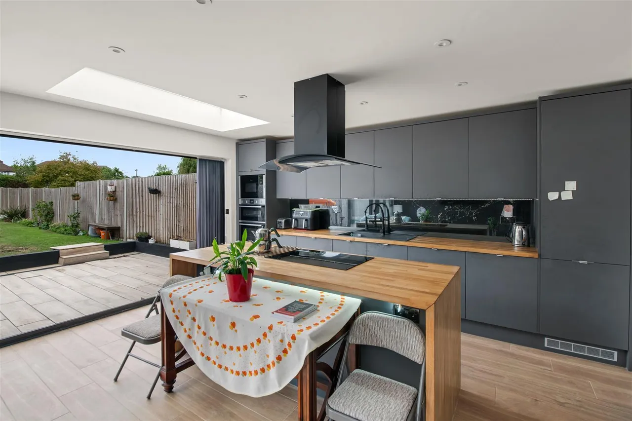 Hercies Road, Hillingdon, photo 9