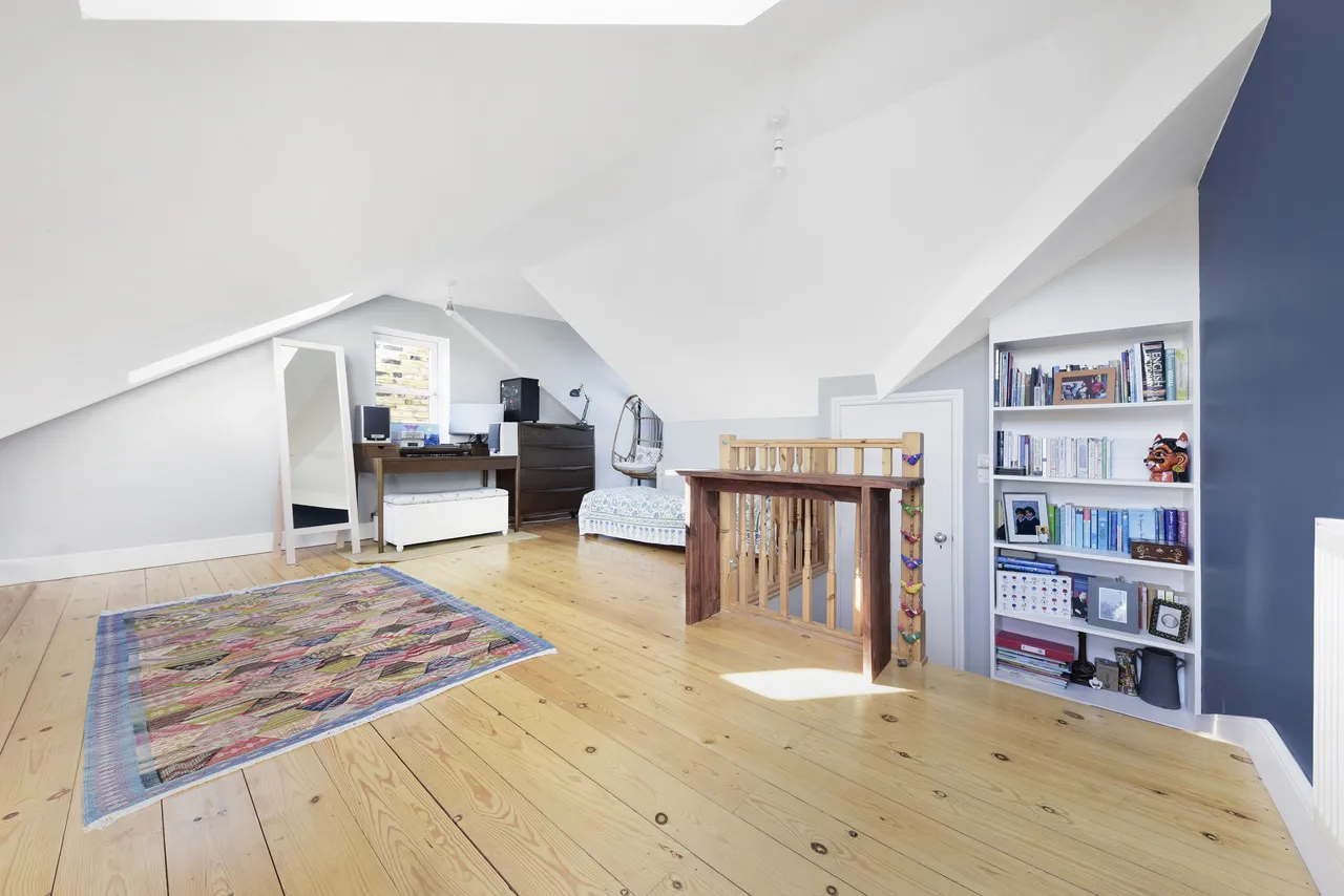 Haydon Park Road, London, SW19, photo 17
