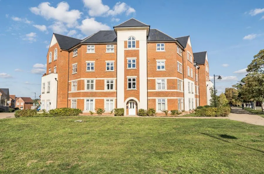 2 bed flat for sale, Burke Place, Wellesley, GU11