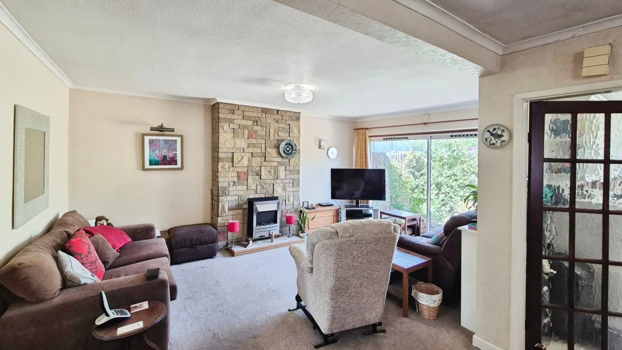 Larkspur Avenue, Burntwood, photo 4