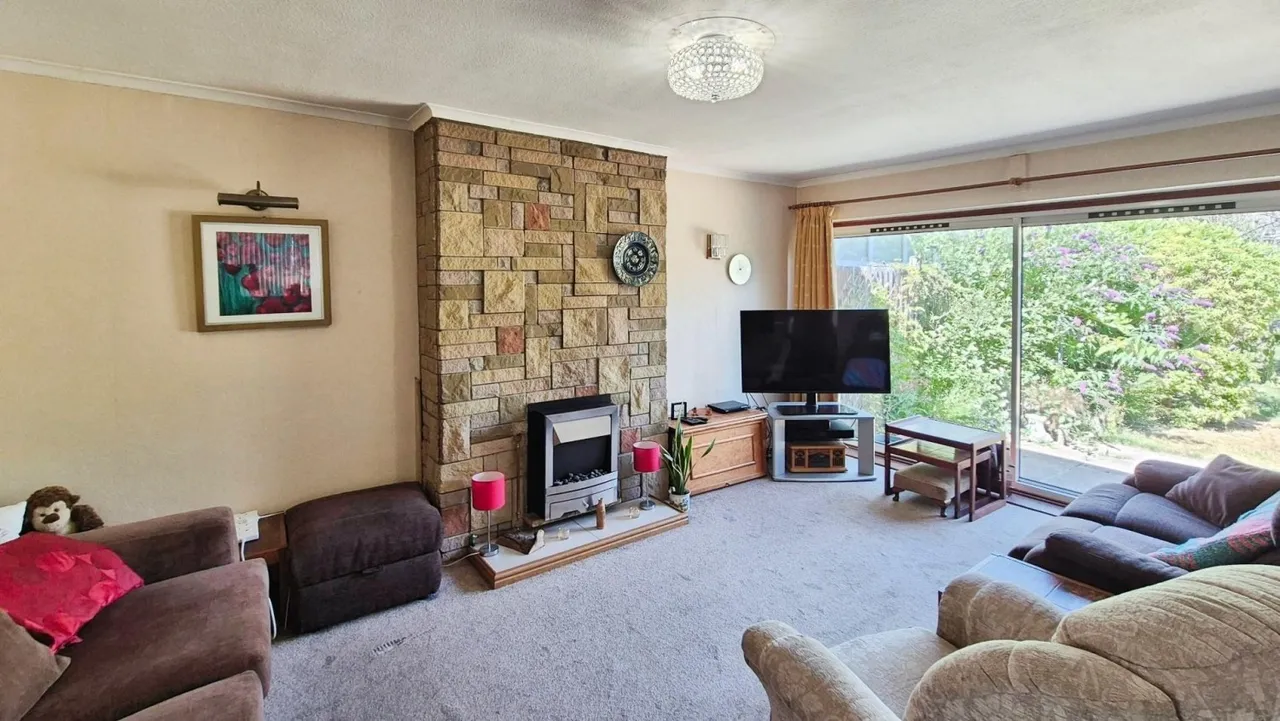 Larkspur Avenue, Burntwood, photo 3