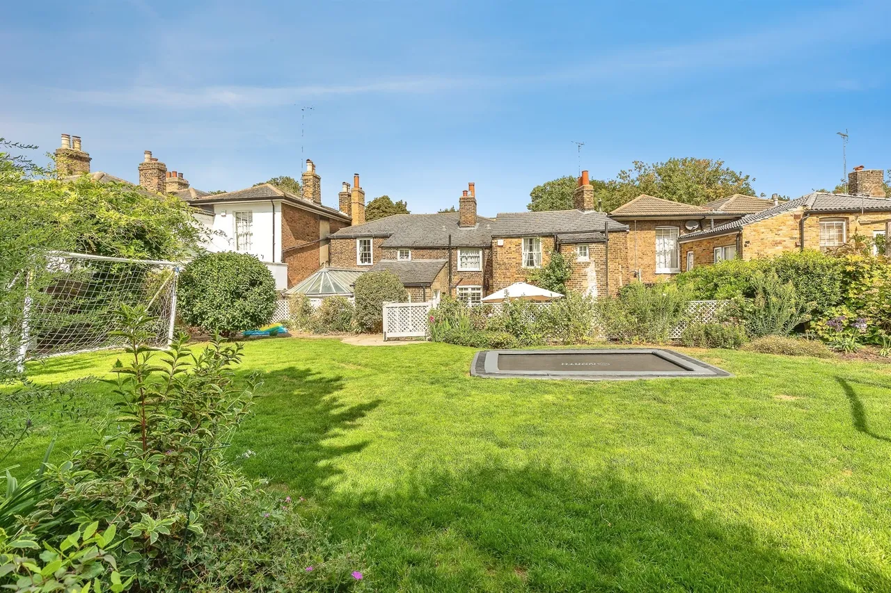 Medway Road, Brompton, Gillingham, photo 2