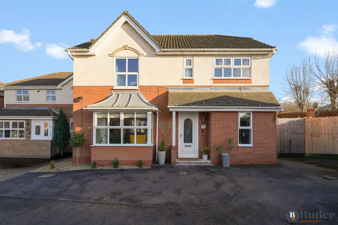 4 bed house for sale — Montgomery Avenue, Shefford, SG17