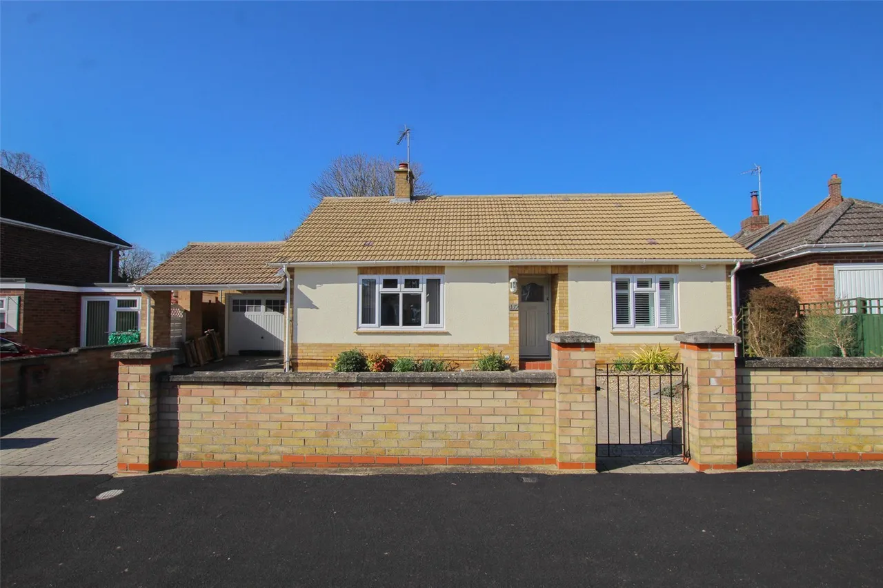 3 bed house for sale — Manderston Road, Newmarket