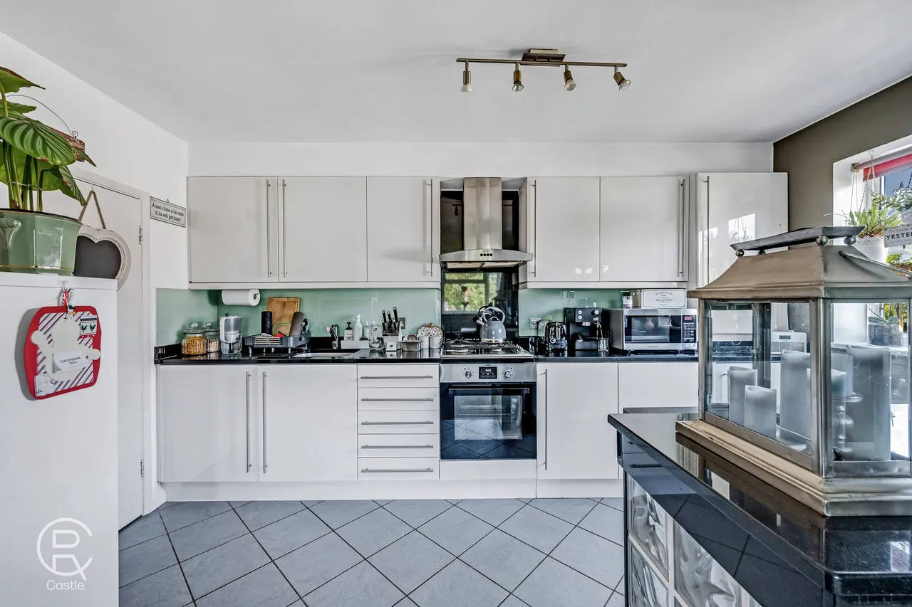 Manor Court Road, London, W7 3HD, photo 5