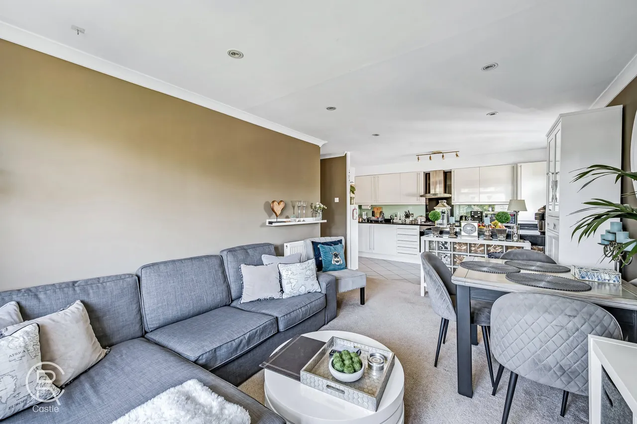 Manor Court Road, London, W7 3HD, photo 3