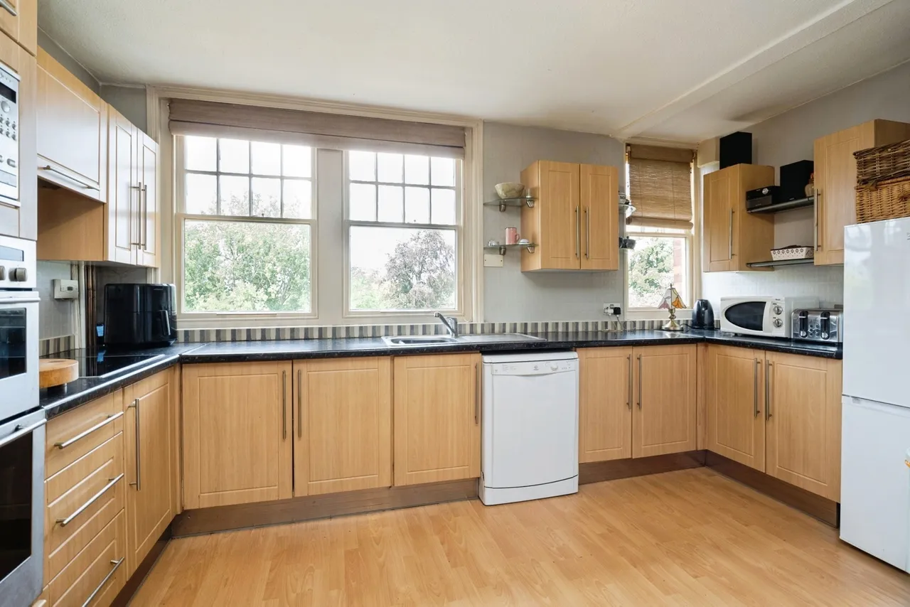 High Street, Burwash, TN19, photo 6