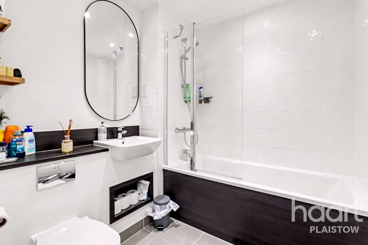 Thunderer Street, London, E13, photo 25