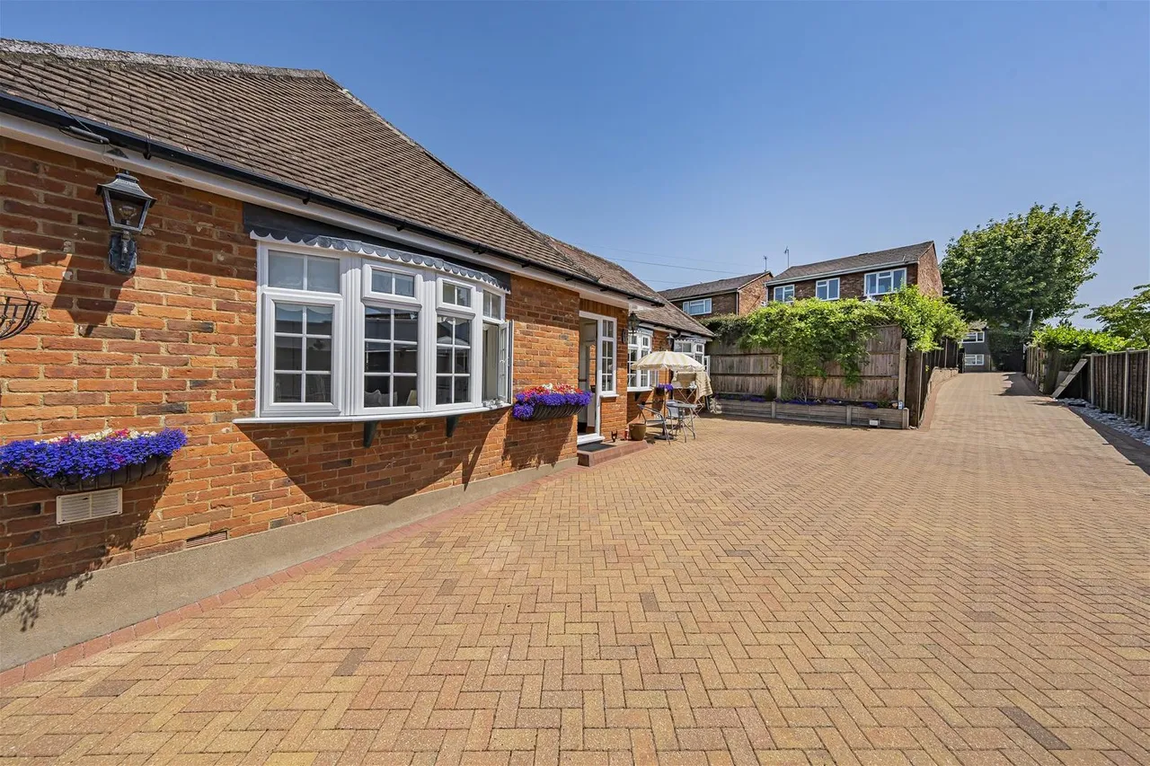 Reedham Close Bricket Wood, St. Albans, Hertfordshire AL2 3QT, photo 15