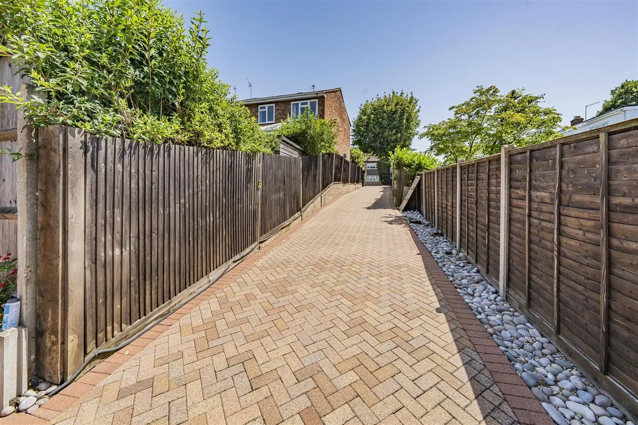 Reedham Close Bricket Wood, St. Albans, Hertfordshire AL2 3QT, photo 16