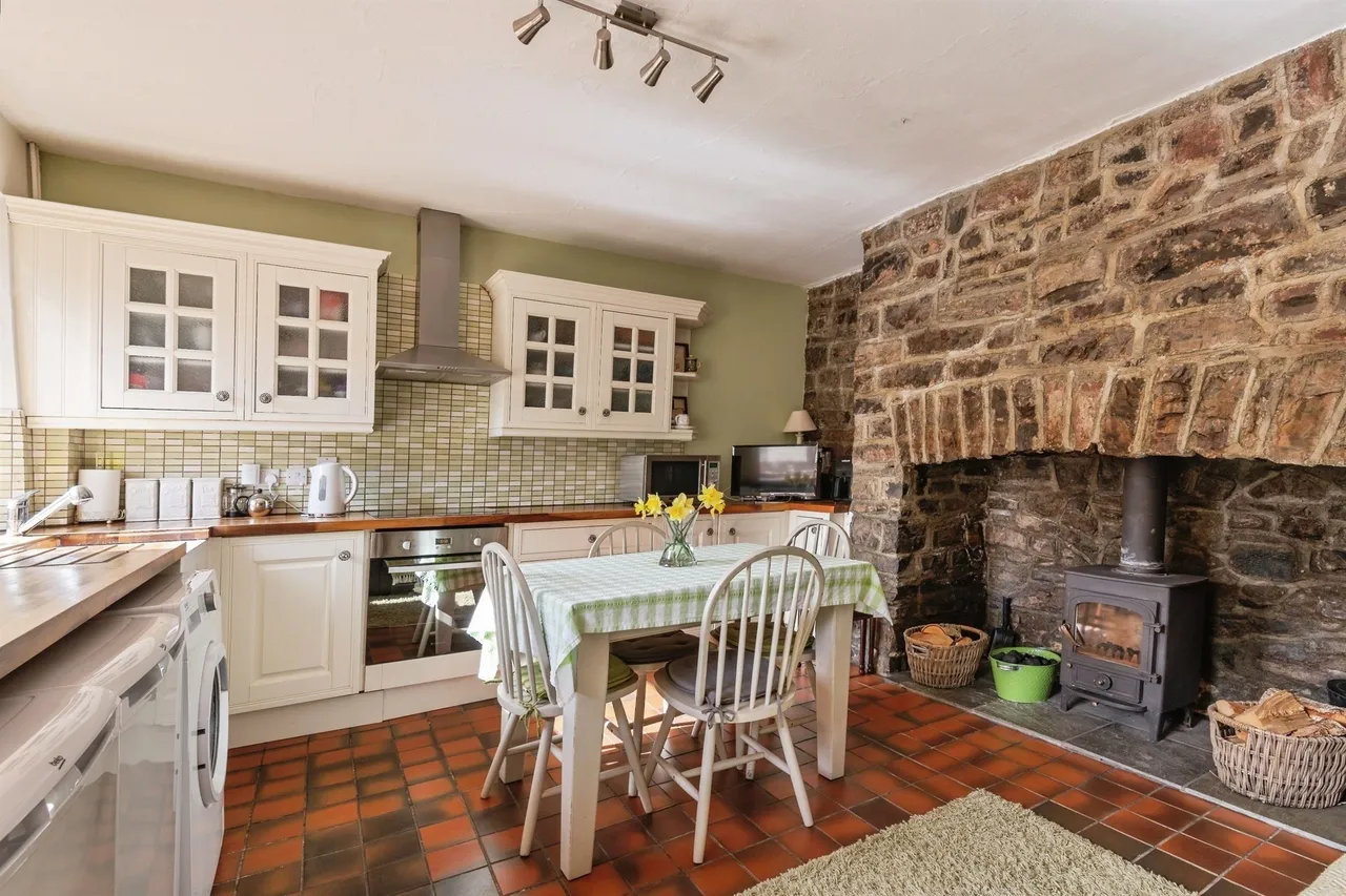 Newton Square, Bampton, Tiverton, photo 6