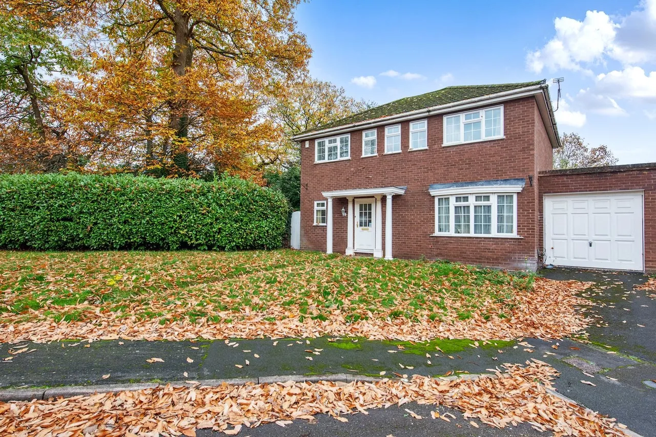 4 bed house for sale — Burnsall Close, Farnborough, Hampshire, GU14 8NN