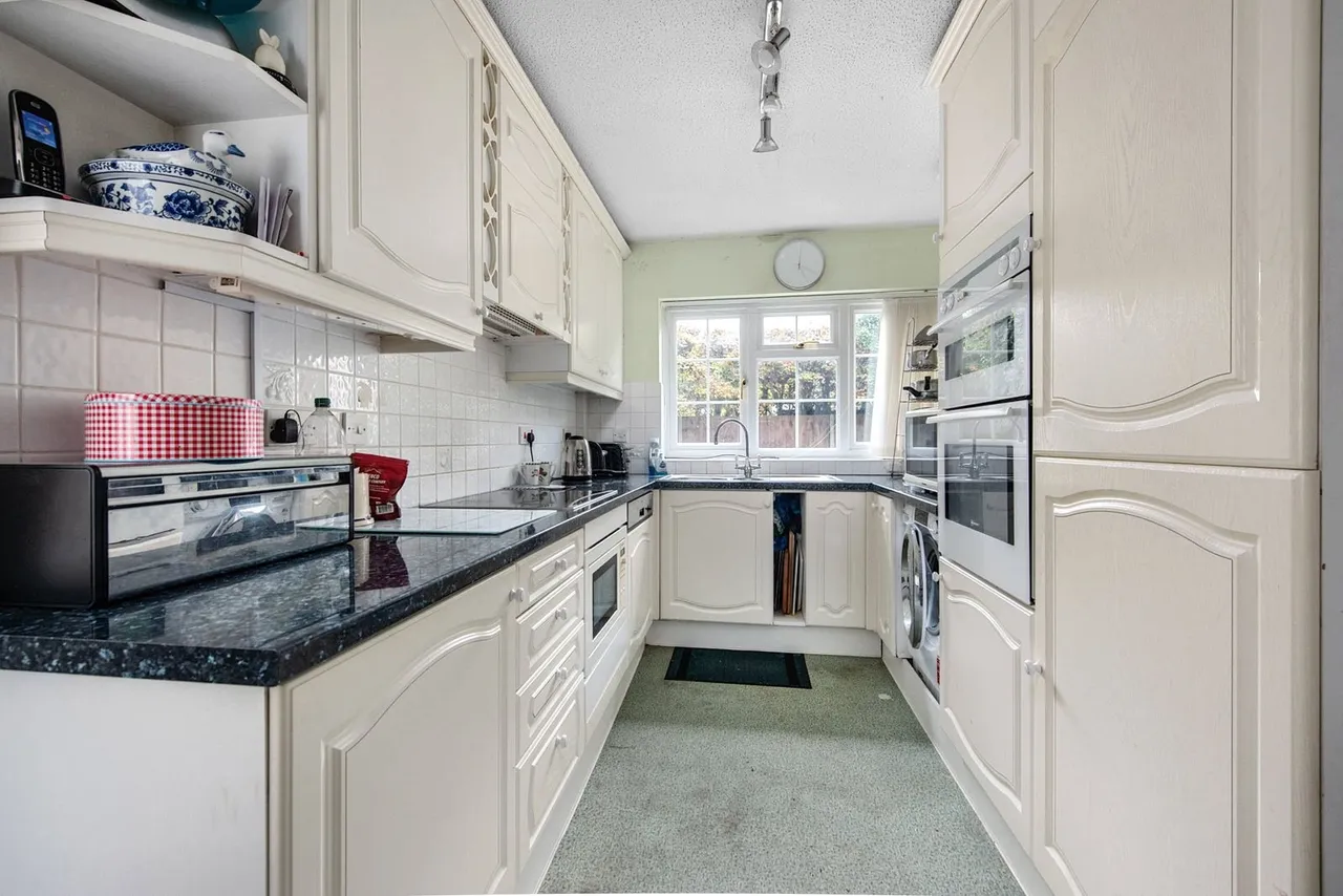 Burnsall Close, Farnborough, Hampshire, GU14 8NN, photo 3