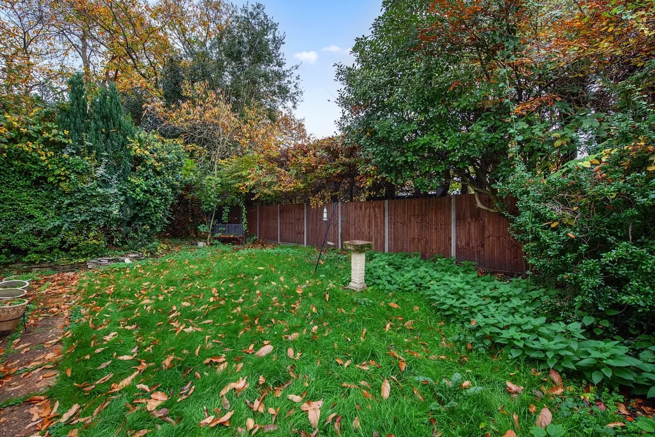 Burnsall Close, Farnborough, Hampshire, GU14 8NN, photo 8