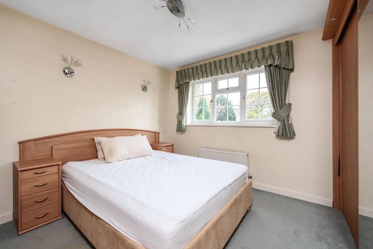 Burnsall Close, Farnborough, Hampshire, GU14 8NN, photo 6
