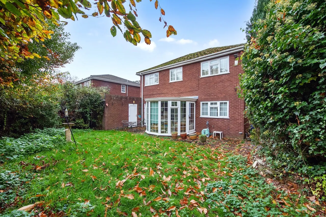 Burnsall Close, Farnborough, Hampshire, GU14 8NN, photo 4