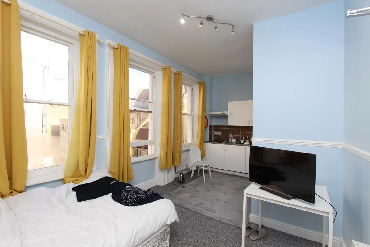 flat to rent, Castletown Road, West Kensington, W14