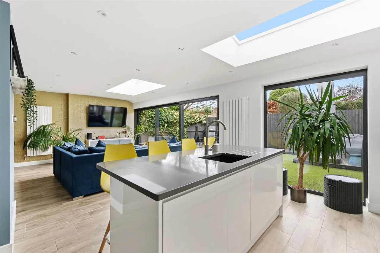 Chatsworth Place, Teddington, TW11 8NQ, photo 5