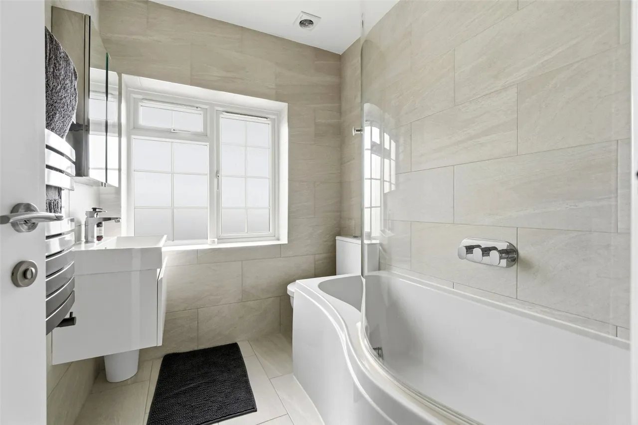 Chatsworth Place, Teddington, TW11 8NQ, photo 11