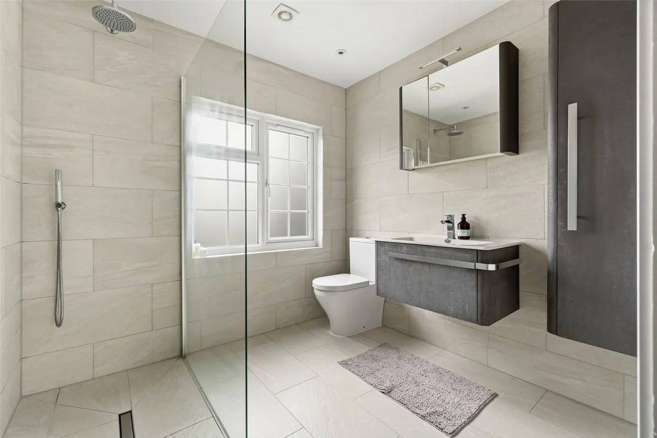 Chatsworth Place, Teddington, TW11 8NQ, photo 9
