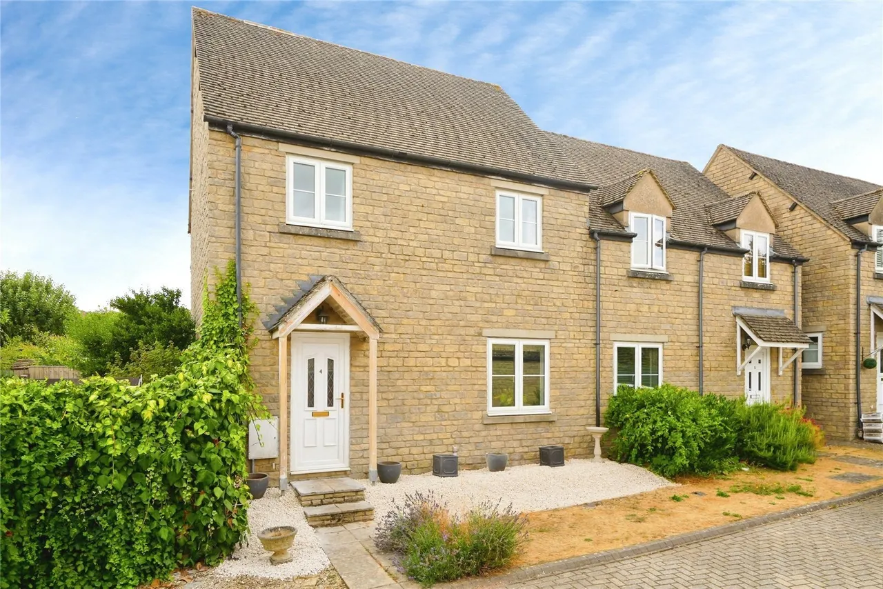 3 bed property for sale, Pound Lane, Little Rissing, GL54