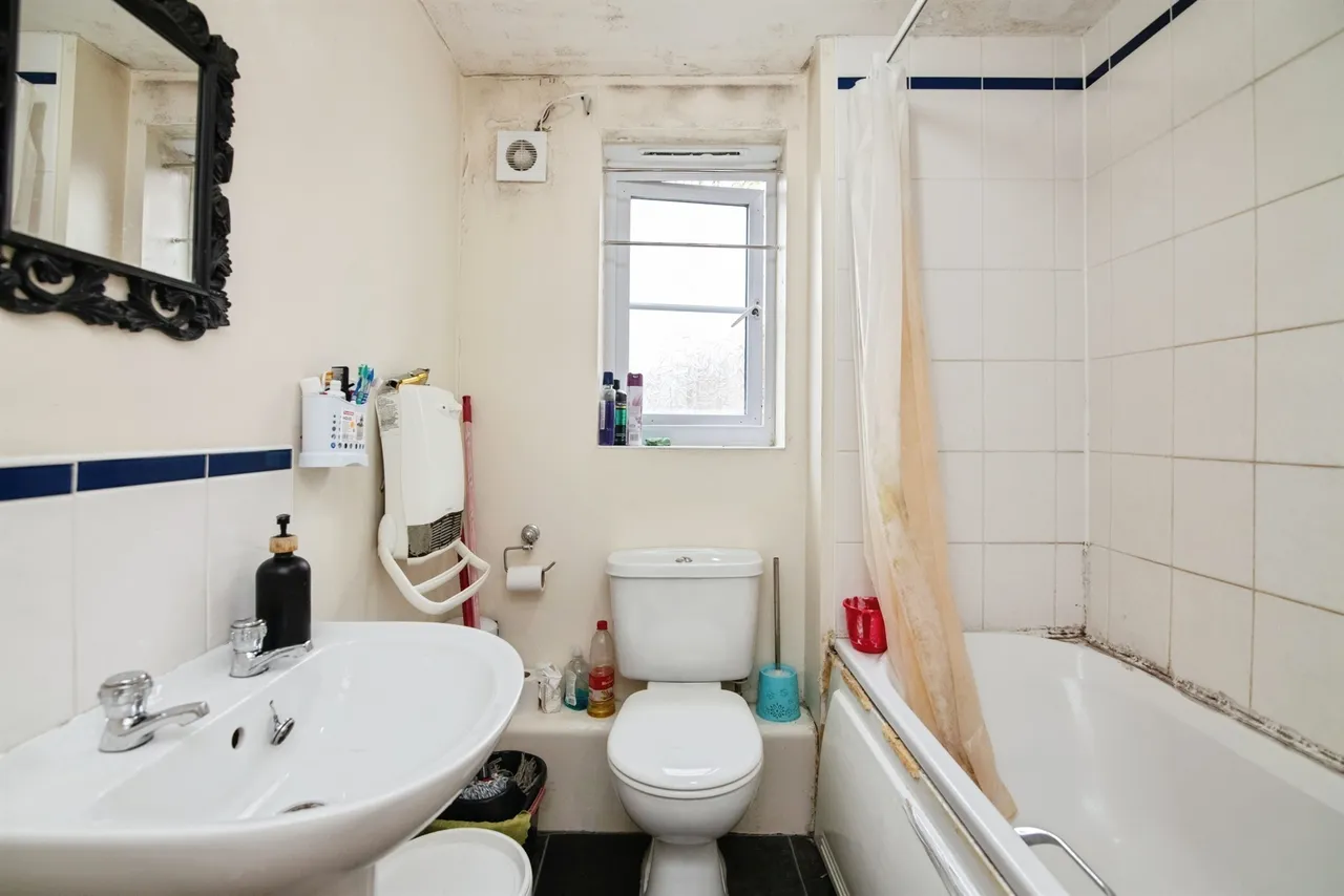 Gladstone Street, West Bromwich, B71, photo 12