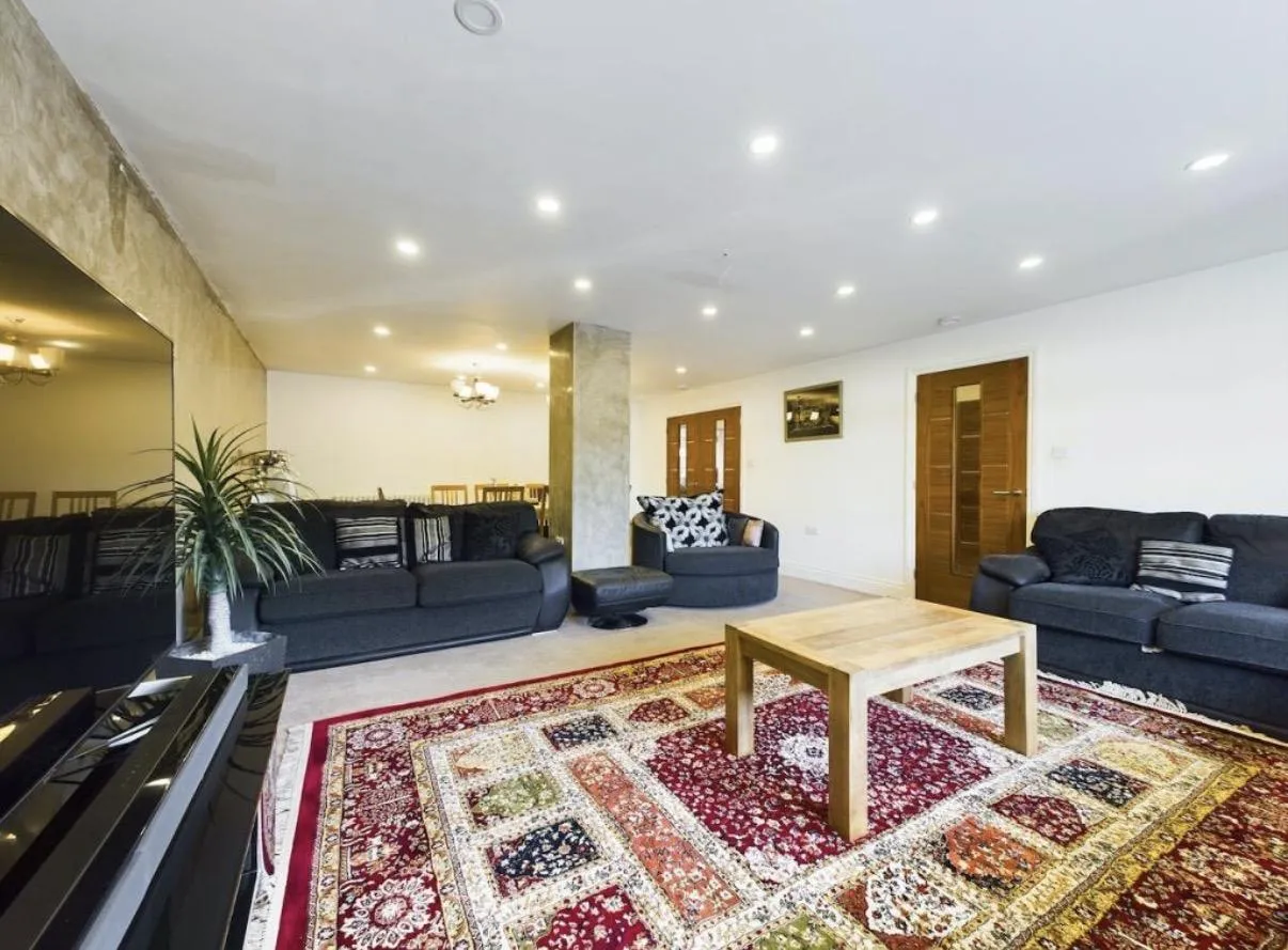 Seymour Grove, M16, photo 6